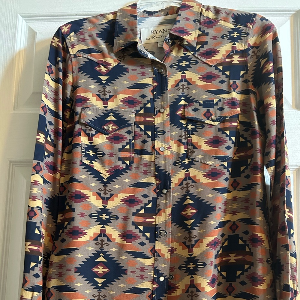 NWOT Gorgeous Aztec print silk blouse